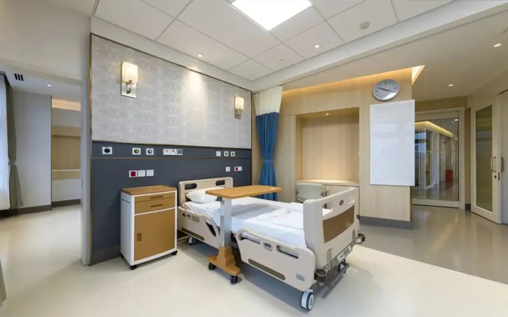 復(fù)合醫(yī)院辦公室門