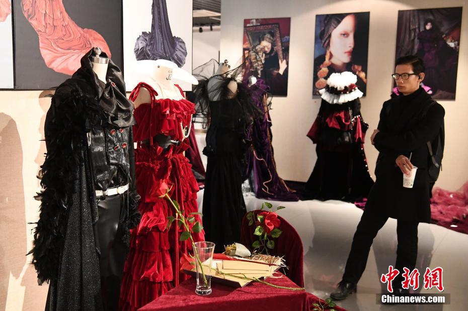 貴妃今日不早朝TXT下載