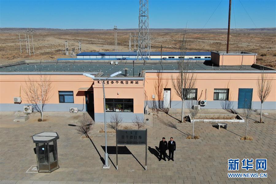 桌邊(校園)作者:雪梨